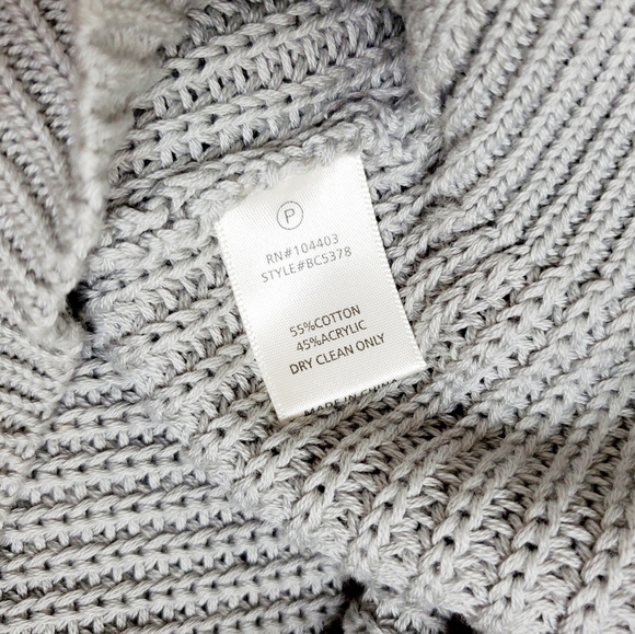 ✨New J.O.A. Grey Cold Shoulder Lace Up Sweater - Picture 5 of 6